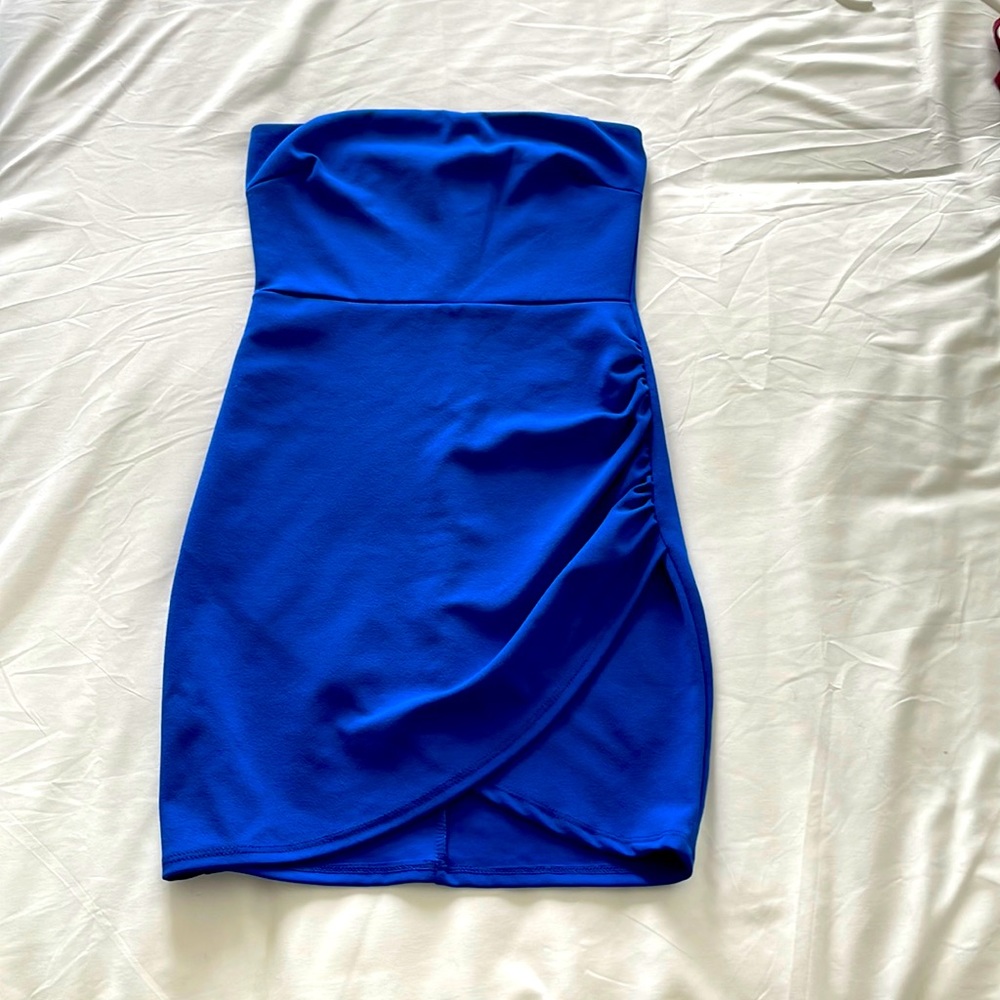 SEXY! Angl stunning royal blue strapless, this will get you noticed!